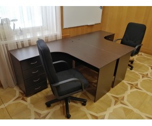 Набор офисной мебели (2 стола 2 кресла), В наличии!