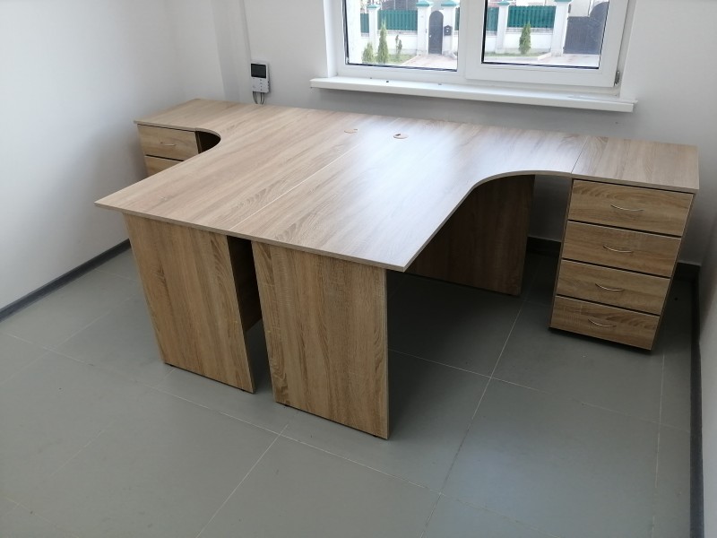 Угловое рабочее место для персонала на двух человек. В наличии!