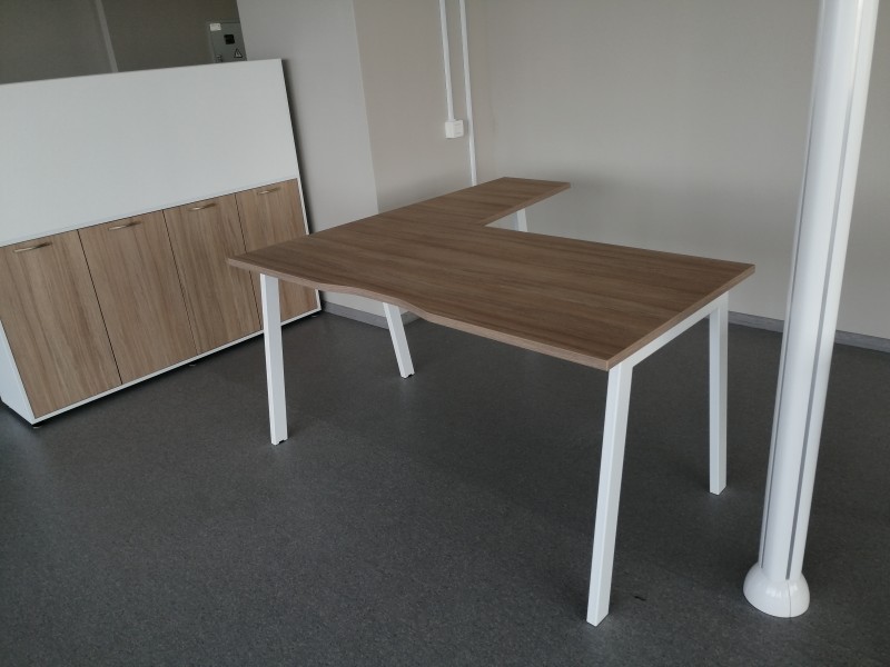 Стол на металле с приставкой MP1U-P 1580*1580*775 мм Стол на металле с приставкой MP1U-P 1580*1580*775 мм