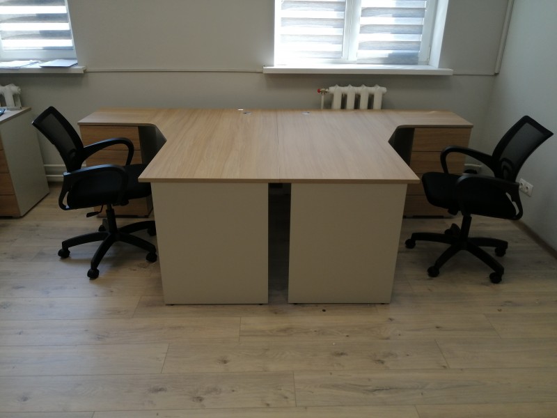 Набор мебели на два рабочих места с креслами. Смарт Инволюкс Набор мебели на два рабочих места с креслами. Смарт Инволюкс